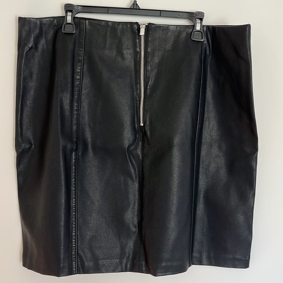 New ASOS New Look Faux Leather Skirt - Picture 3 of 3